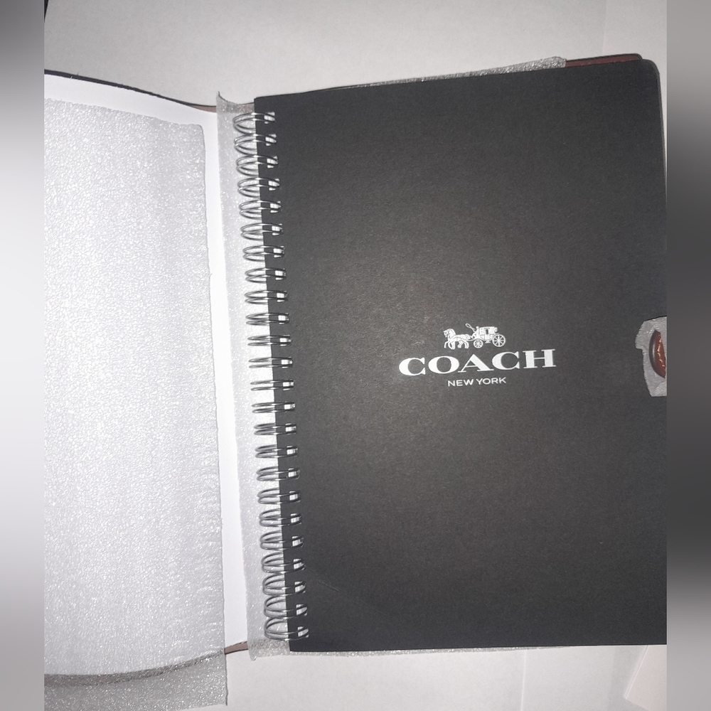 New Coach Notebook & Matching ID Lanyard In Sing. Tan/Brown Gold NWT - Picture 8 of 13
